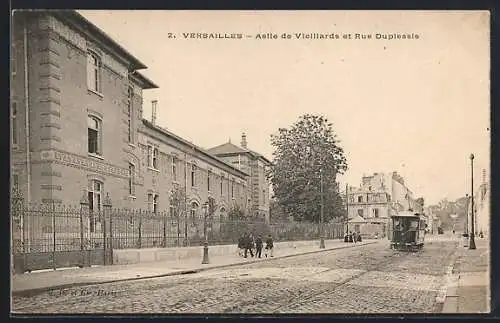 AK Versailles, Asile de Vieillards et rue Duplessis, Strassenbahn