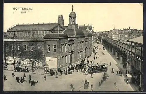 AK Rotterdam, Beurs mit Strassenbahn und Passanten