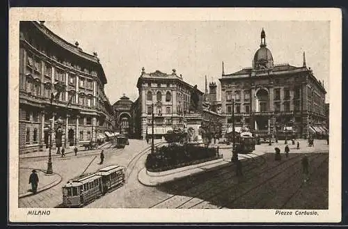 AK Milano, Piazza Cordusio, mehrere Strassenbahnen in Fahrt