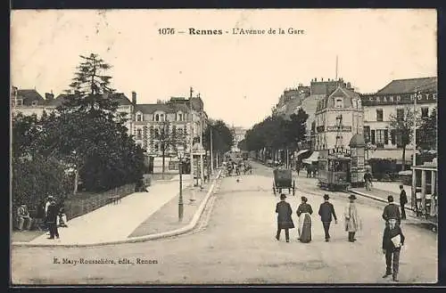 AK Rennes, l'avenue de la Gare, Strassenbahn