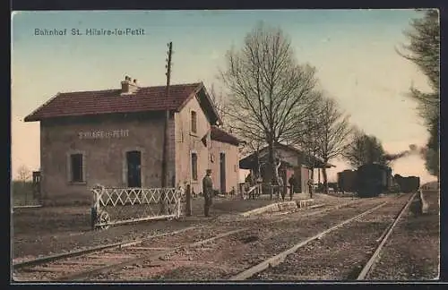 AK St. Hilaire-le-Petit, Bahnhof mit Soldaten und Zug