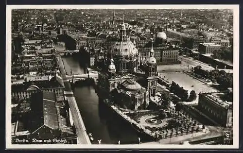 AK Berlin, Fliegeraufnahme Dom und Schloss auf der Museumsinsel