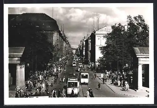 AK Berlin, Leipziger Strasse mit S-Bahnhof und Strassenbahnen
