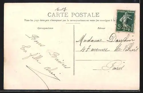 AK Thoisy-la-Berchere, Une Rue, vue sur l`Eglise