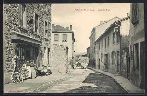 AK Bourg-de-Thizy, Grande-Rue, Strassenpartie im Sonnenschein