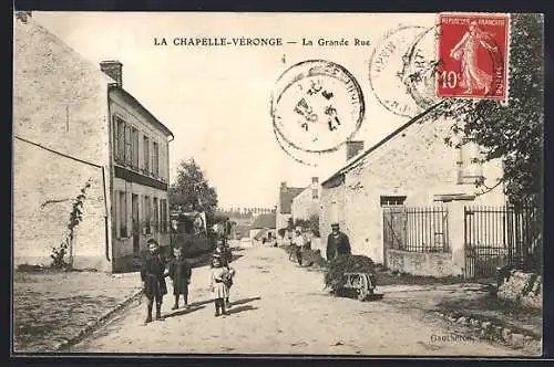 AK La Chapelle-Véronge, La Grande Rue