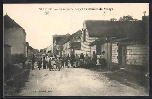 AK Saligny, La Route de Sens à l`extrémité du Village