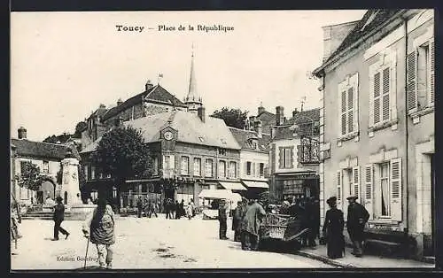 AK Toucy, Place de la République, Ortspartie