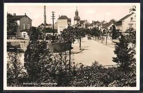 AK Ruhland / O.L., Partie an der Bahnhofstrasse