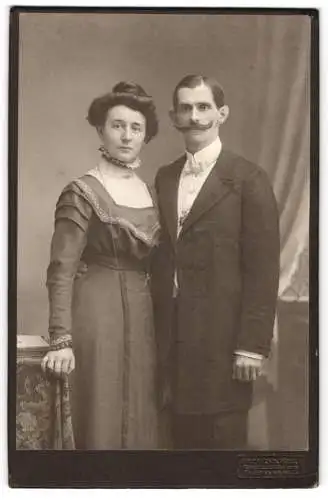 Fotografie Friedrich Meltz, Quedlinburg, Heiligegeiststr. 11-12, Elegantes Paarporträt