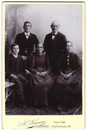Fotografie A. Krumm, Constanz, Huetlinstrasse 29, Familienporträt mit fünf Personen