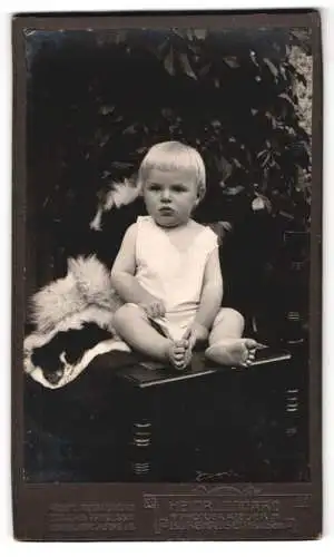 Fotografie Heinrich Lenhard, Burghausen / Salzach, Porträt eines kleinen Kindes