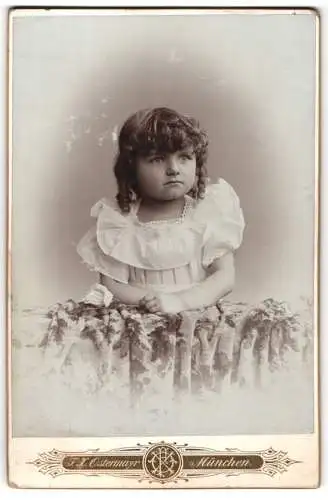 Fotografie F.X. Ostermayr, München, Karlsplatz 6, Porträt eines Kindes