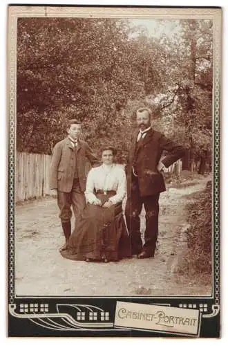 Fotografie M. Grabner, Graz, Eindrucksvolles Familienporträt im Freien