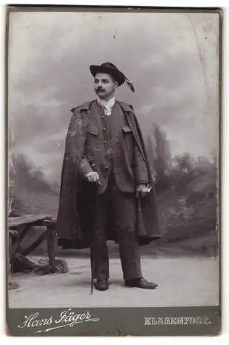 Fotografie Hans Jäger, Klagenfurt, Neuer Platz 12, Eleganter Herr mit Spazierstock