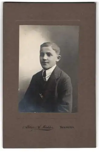 Fotografie Atelier A. Miehler, Traunstein, Junge im Anzug