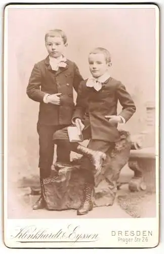 Fotografie Klinkhardt & Eyssen, Dresden, Prager Str. 26, Zwei Jungen in feiner Kleidung