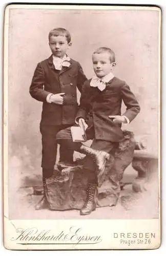 Fotografie Klinkhardt & Eyssen, Dresden, Prager Str. 26, Zwei Jungen in Anzügen