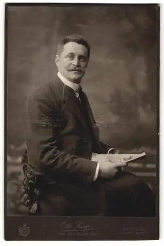 Fotografie Otto Paap, Salzburg, Mirabellplatz 6, Portrait eines Mannes mit Schnurrbart