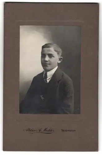 Fotografie A. Miehler, Traunstein, Porträt eines Jungen