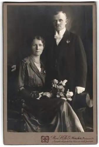 Fotografie Max Höfele, München, Dachauerstr. 25, Porträt eines eleganten Paares