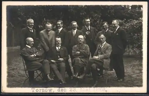 Foto-AK Tornow / Fürstenberg, Treffen von Klassenbrüdern am 23. Mai 1923