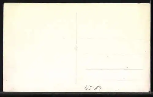 Foto-AK Frauen in Kleidern beim Rollschuhfahren