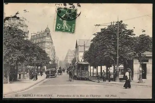 AK Neuilly-sur-Seine, Perspective de la Rue de Chartres, Strassenpartie mit Passanten