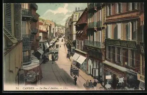 AK Cannes, La Rue d`Antibes, Strassenbahn, Drug Store
