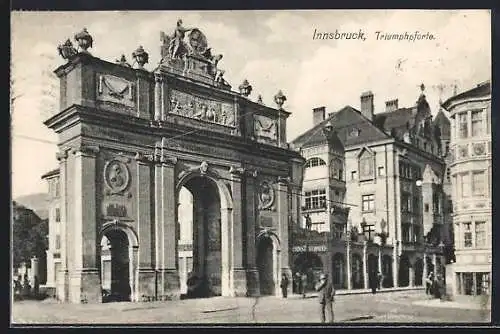 AK Innsbruck, Triumphpforte mit Strasse