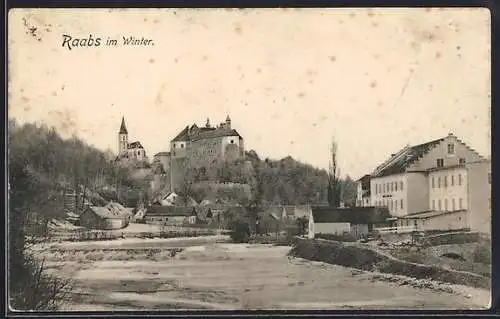 AK Raabs, Ortsansicht mit Schloss im Winter
