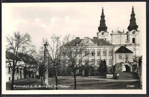 AK Wullersdorf /N. Ö., Marktplatz mit Pranger