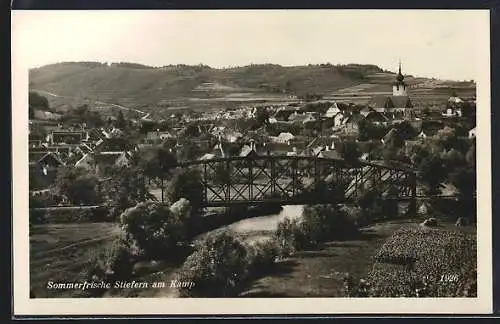 AK Stiefern am Kamp, Flusspartie mit Brücke und Blick auf die Kirche