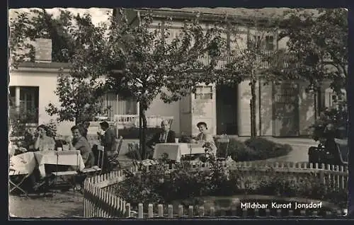 AK Jonsdorf /Zittauer Gebirge, Milchbar mit Gästen