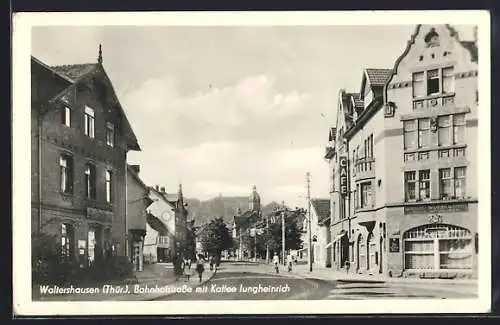 AK Waltershausen /Thür., Bahnhofstrasse mit Kaffee Jungheinrich