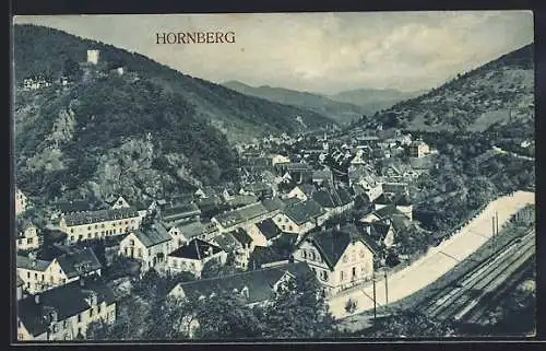 AK Hornberg / Schwarzwald, Ortsansicht mit Burgruine und Bahngleisen