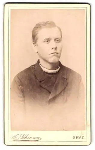 Fotografie J. Schinner, Graz, Vorbeckgasse 6, Porträt eines jungen Mannes