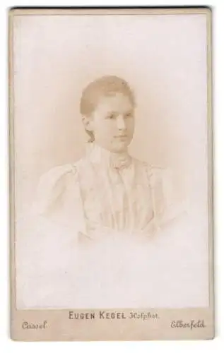 Fotografie Eugen Kegel, Cassel, Gr. Rosenstrasse 5, Porträt einer jungen Frau