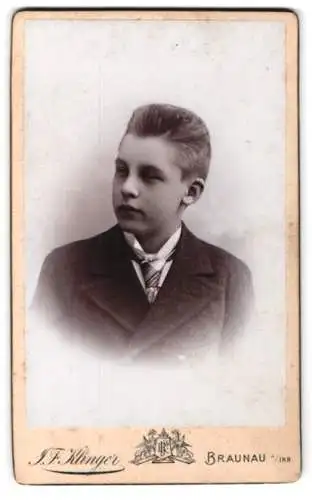 Fotografie Jos. Frz. Klinger, Braunau am Inn, Ringstrasse 23, Porträt eines jungen Mannes