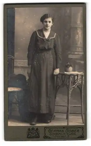 Fotografie German Gober, Simbach, Dultstr. 2, Junge Frau in elegantem Kleid