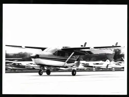 Fotografie Flugzeug Cessna einmotoriger Hochdecker