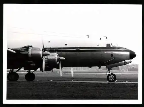 Fotografie Flugzeug Douglas DC-6, Kennung 64-PI auf dem Flughafen Berlin-Tegel