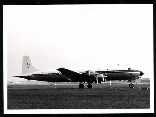 Fotografie Flugzeug Douglas DC-6, Kennung 64-PI auf dem Flughafen Berlin-Tegel