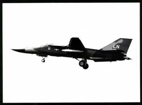 Fotografie Flugzeug General Dynamics F-111, Kampfjet der USAF