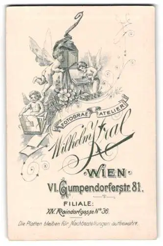 Fotografie Wilhelm Kral, Wien, Gumpendorferstrasse 81, drei kleine Elfen mit Plattenkamera und Chemikalien