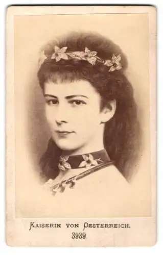 2 Fotografien Kaiserin Elisabeth von Österreich Sissi und Kaiser Franz Joseph I. von Österreich in Uniform mit Orden