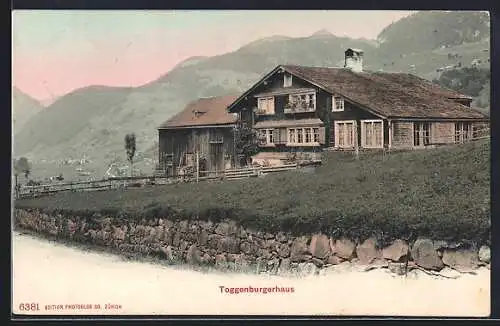 AK Toggenburg, Toggenburgerhaus von der Strasse aus gesehen