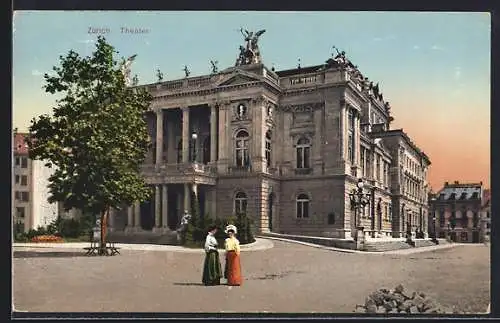 AK Zürich, Theater mit zwei Damen auf dem Vorplatz