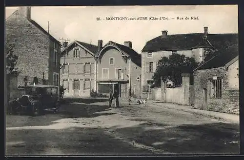 AK Montigny-sur-Aube, Automobile en Rue de Riel