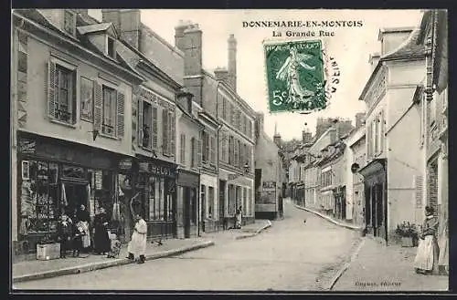 AK Donnemarie-en-Motois, La Grande Rue